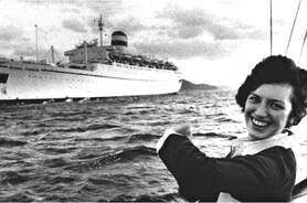 История побега из СССР хрупкой 18-летней официантки, которая 40 минут плыла до австралийского берега