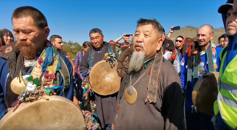 Бурятские шаманы остановили и предъявили претензии воину-шаману из Якутии