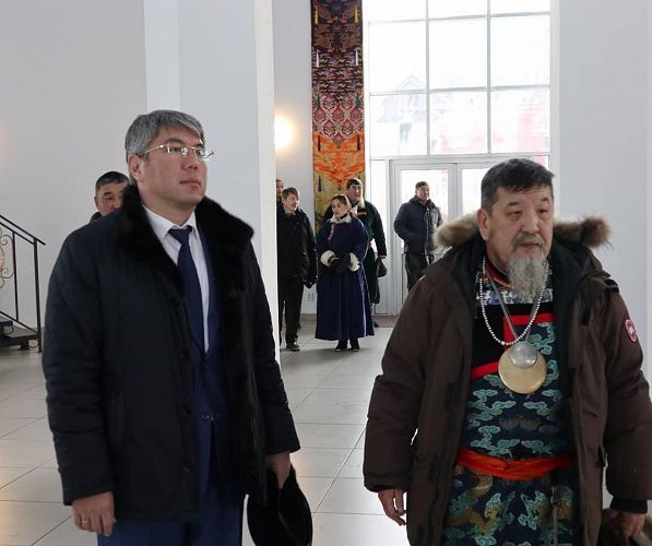 Глава Бурятии посетил с официальным визитом центр шаманов Бурятии «Тэнгэри» и встретился с Верховным шаманом Баиром Цырендоржиевым