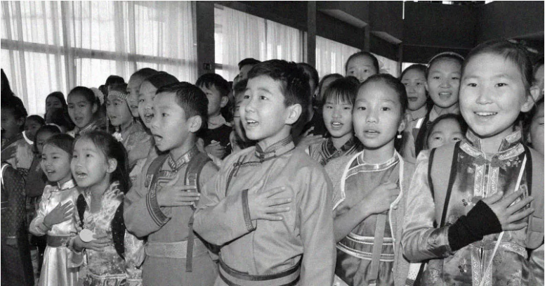 Почему монгольские кочевники Внутренней Монголии усыновили 30 000 китайских сирот