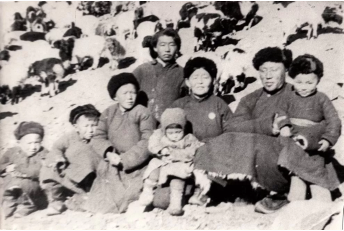 Почему монгольские кочевники Внутренней Монголии усыновили 30 000 китайских сирот