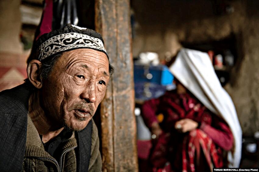 Национальность киргиз. Памирские кыргызы мужчины. Как выглядят киргизы мужчины фото. Этно кыргыз фото. Мужчины кыргызы на традиционном одежде.