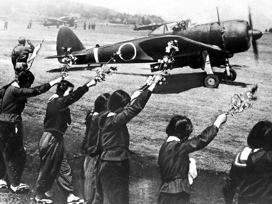 Божественный ветер: японские пилоты-камикадзе времён Второй мировой войны