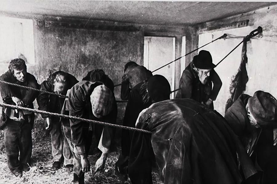 Верёвочная кровать в ночлежках Британии XIX–XX века