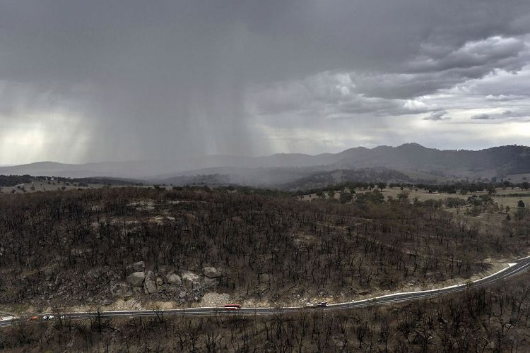 В пострадавшей от пожаров Австралии начались дожди и теперь ждут наводнений
