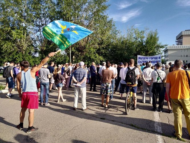 Шаман из Якутии «идущий изгонять Путина» устроил массовый митинг в Чите