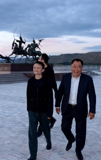 Китайский миллиардер Джек Ма – друг Шолбан Кара-оола, завалил Туву товарами из интернета