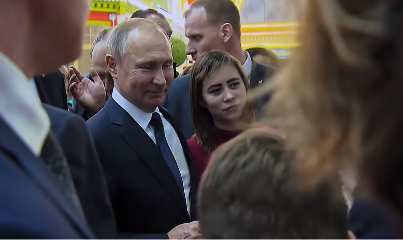 Путин внёс поправки про русский народ, бога и неприкосновенность бывших президентов