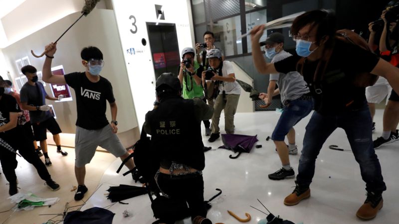 Протестующие в Гонконге: «Пощады никому не будет!»