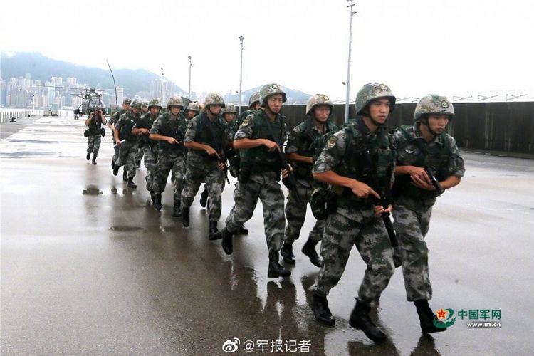 В Гонконг зашли части Народно-освободительной армии Китая
