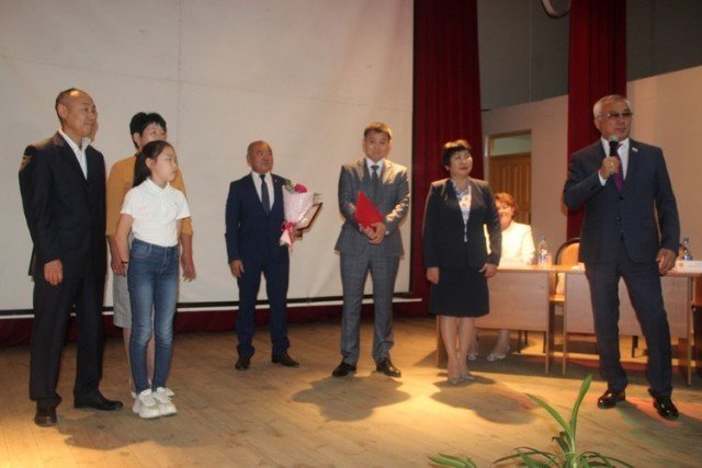Сенатор Жамсуев и агинчане чествовали чемпионку мира по шахматам Яну Жапову