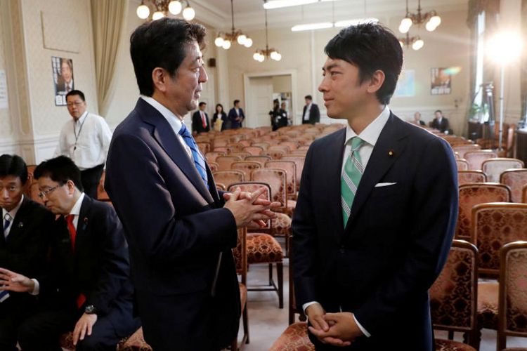 Коидзуми - сын экс-премьера Японии, впервые стал членом японского правительства