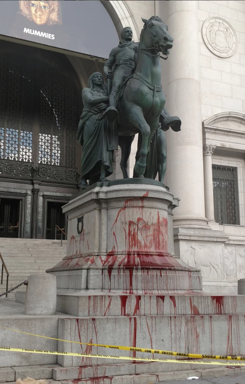 В Нью-Йорке демонтируют памятник президенту США Теодору Рузвельту на коне