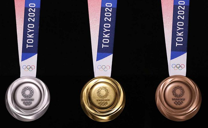 Япония выпустила медали для Токийской олимпиады из переработанных гаджетов 