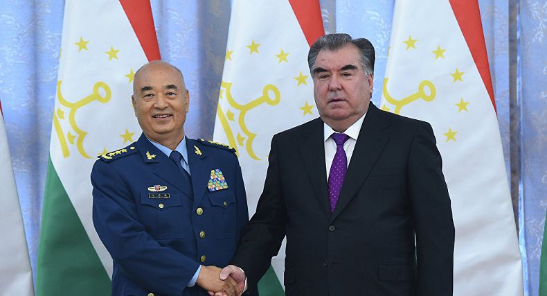 Китай обеспокоен вопросами безопасности в Центральной Азии. Китайский полковник встретился с политическими и военными руководителями государств Центральной Азии. 