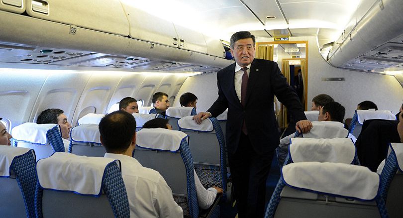 Президент Кыргызстана Сооронбай Жээнбеков летает обычным рейсом