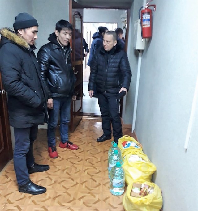 В Рубцовске спасли замерзающих на трассе граждан Монголии