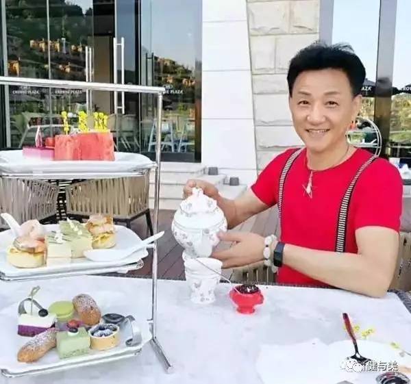 69-летний китаец выглядит максимум на 30 лет.