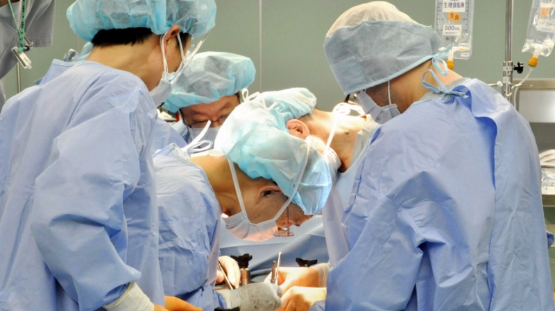 Японский «ученый» вырезал половые органы у здоровых людей