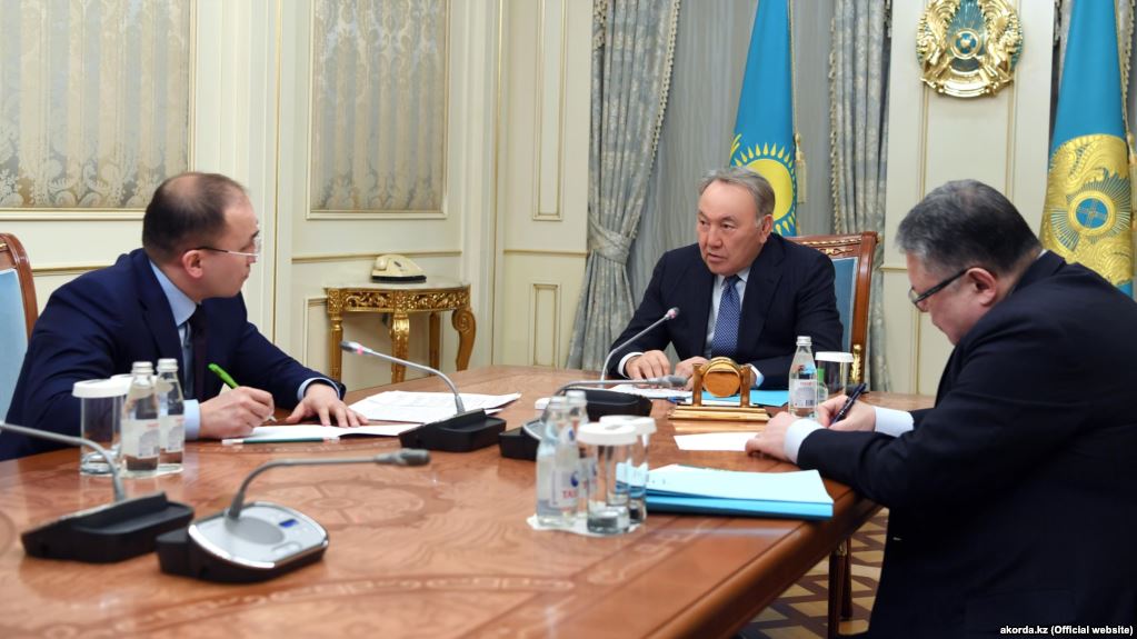 Государственные органы Казахстана должны перейти на казахский язык
