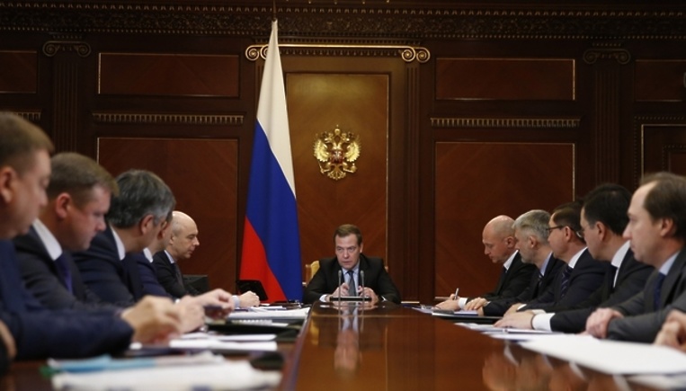 Медведев вызвал на совещание по мусорным вопросам Цыденова