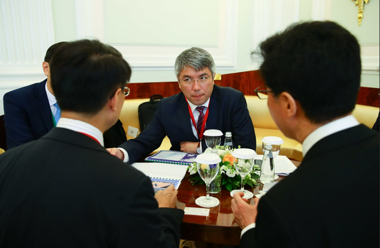 Алексей Цыденов провел двусторонние встречи с губернаторами Японии (фото)