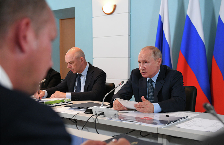 Путин призвал регионы не просить средства по каждому поводу