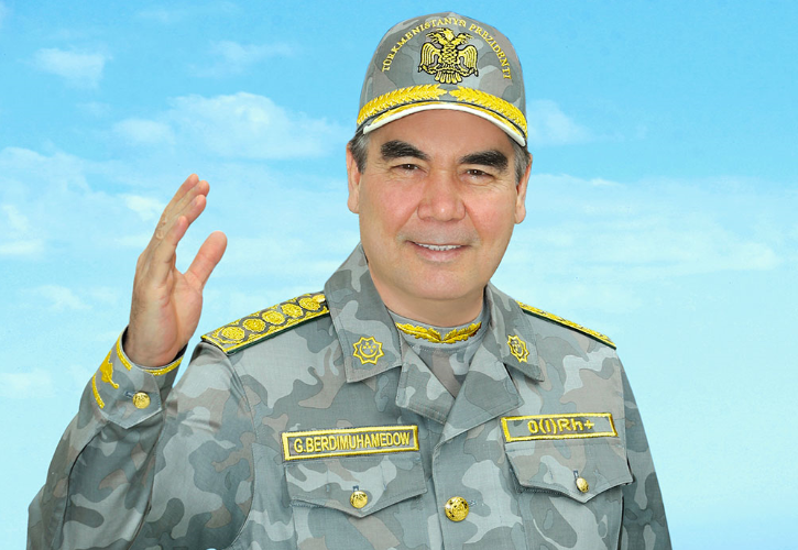 Президент Туркменистана в полночь внезапно провел военные учения и пострелял по мишени