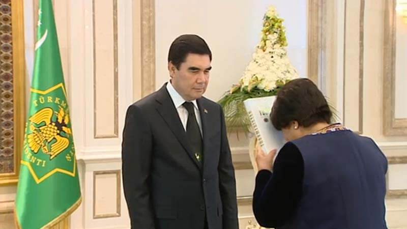 Туркменистан провёл конференцию о величии президента, который поднял с колен государство
