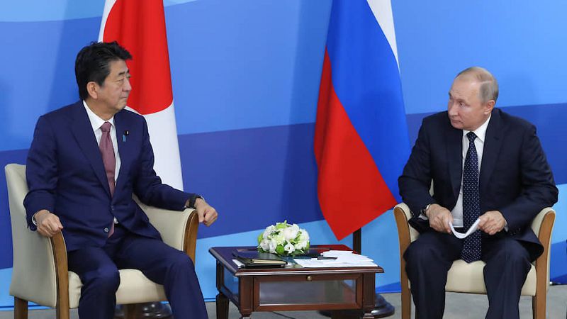 Путин отверг призыв Синдзо Абэ о подписании мирного договора между странами