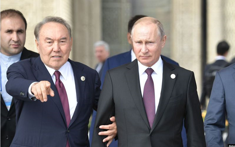 ​Казахстан опережает Россию в общественно-политическом и экономическом развитии