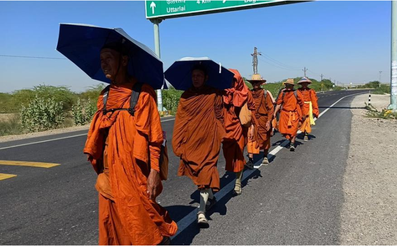 На родине Будды задержали ​13 буддийских монахов из Таиланда, шедших с посланием мира​