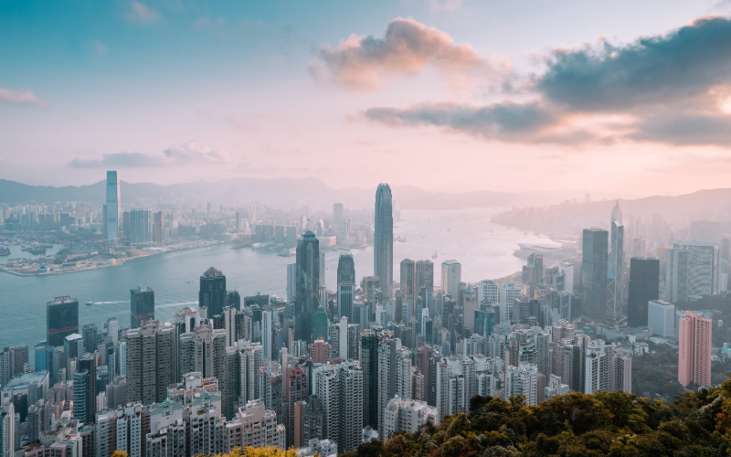 ​Власти Гонконга раздадут более тысячи долларов каждому