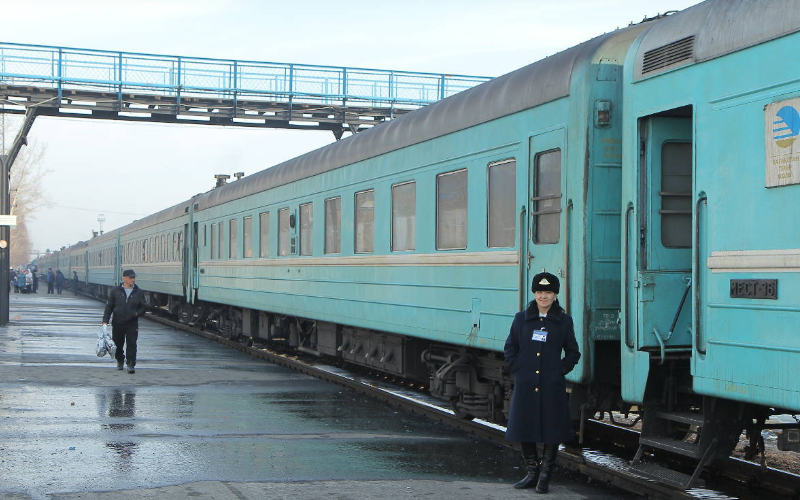 Казахстанские эксперты обеспокоены оттоком молодёжи из Казахстана в Россию ​
