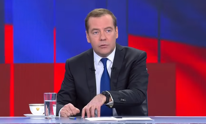 Медведев обозначил задачи по работе партии в условиях коронавируса