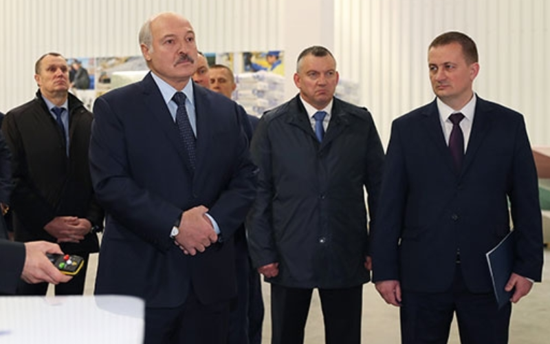 Лукашенко: «Лучше умереть стоя, чем жить на коленях». Лукашенко объяснил, почему в Беларуси нет карантина