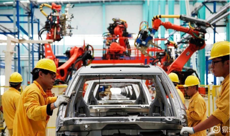 Китайская промышленность возобновила производство на 98,6%
