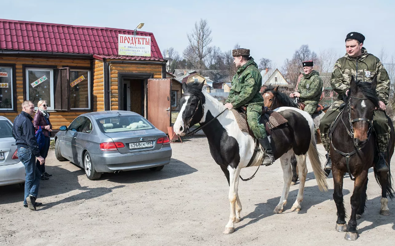 «Коронавирусный патруль»: на улицы РФ вышли казаки контролировать передвижения жителей