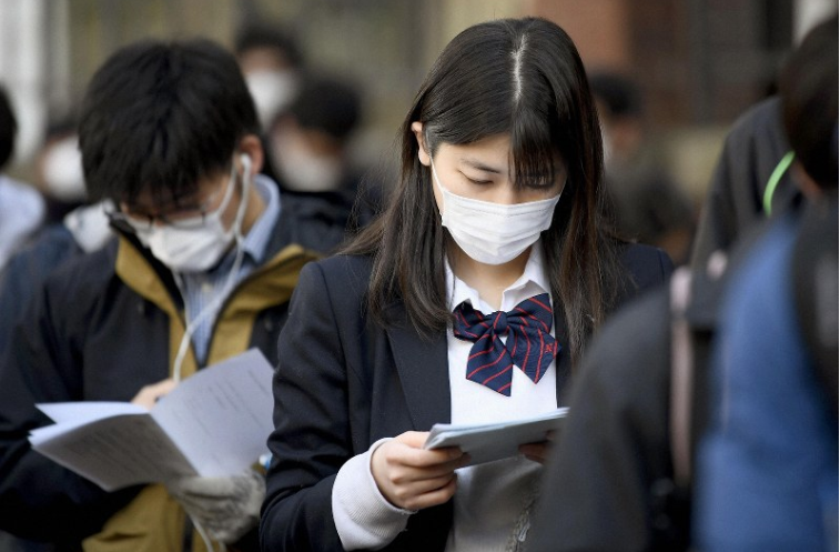 Власти Японии раздадут всем жителям по 100 тысяч иен из-за коронавируса