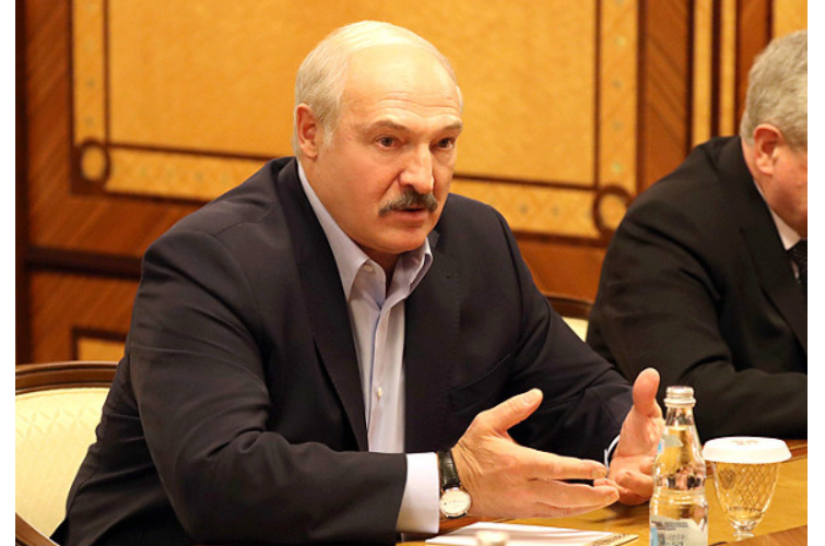 Лукашенко назвал изоляцию причиной ослабления иммунитета