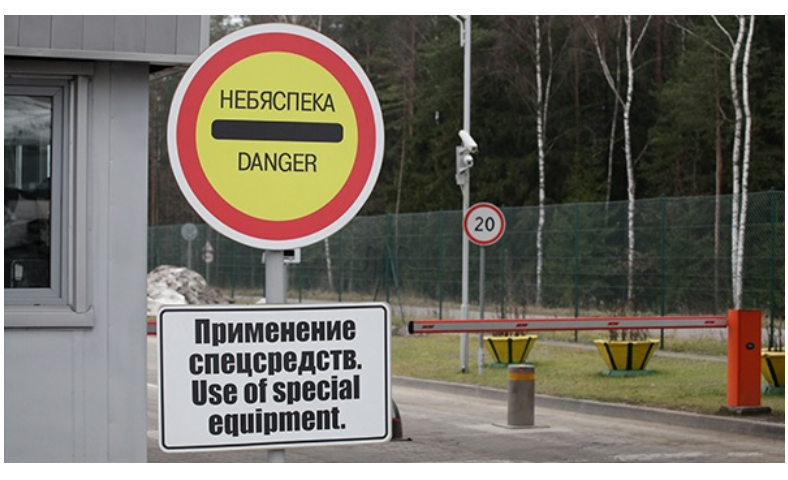 Белорус на микроавтобусе сломал шлагбаум​ и прорвался через границу в Литву