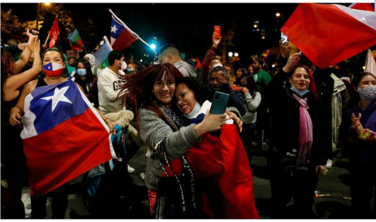 ​В Чили праздник: народ отказался от конституции Пиночета
