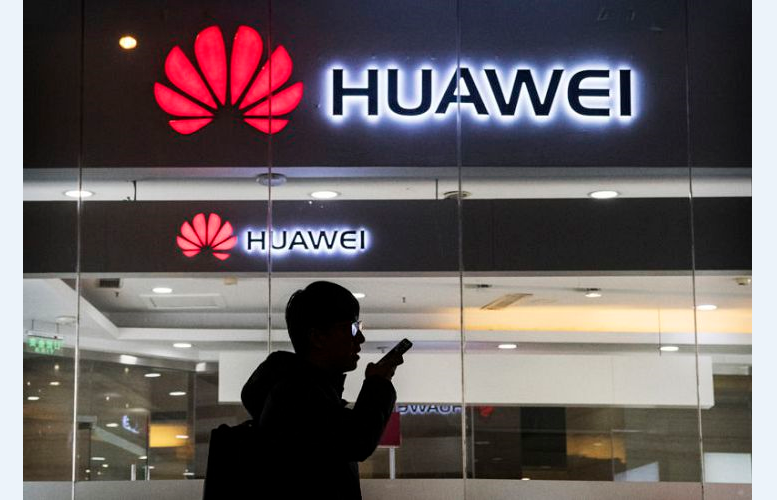 ​На фоне резкого падения спроса на смартфоны Huawei переключился на… свиней